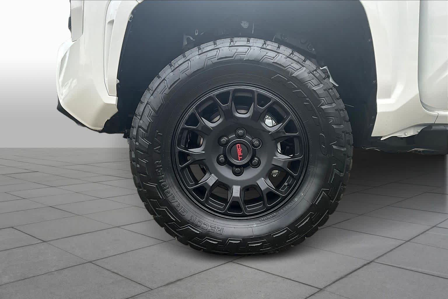 2025 Toyota Tacoma SR5 - Photo 11