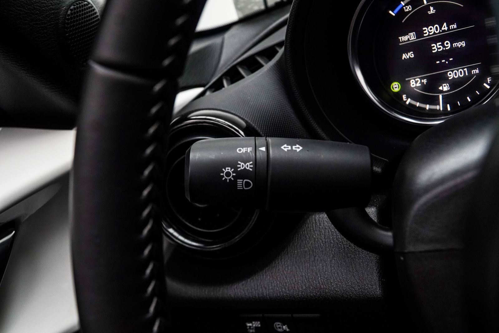 Used 2025 White Mazda Club image 33