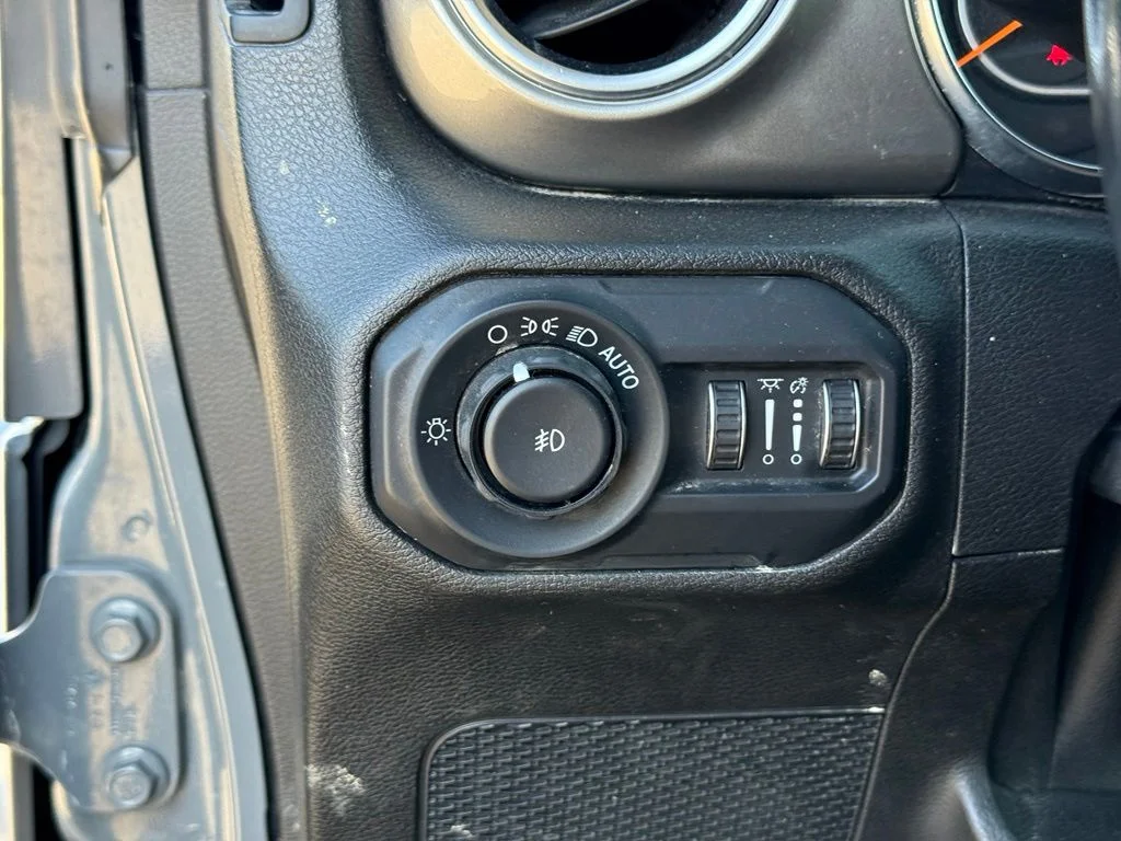 Used 2019 Gray Jeep Unlimited Sahara image 18