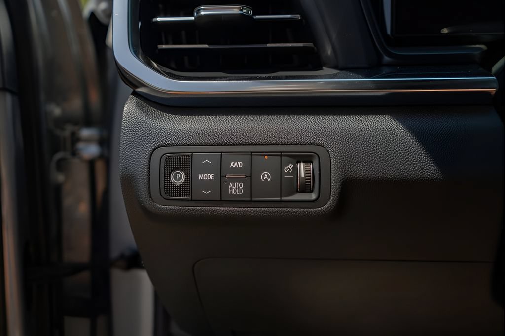 New 2027 Sterling Metallic GMC Denali image 17