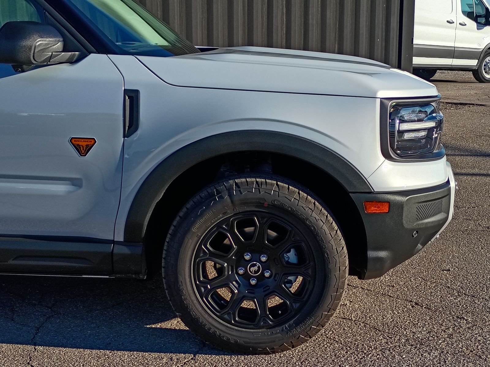View vehicle photo 4