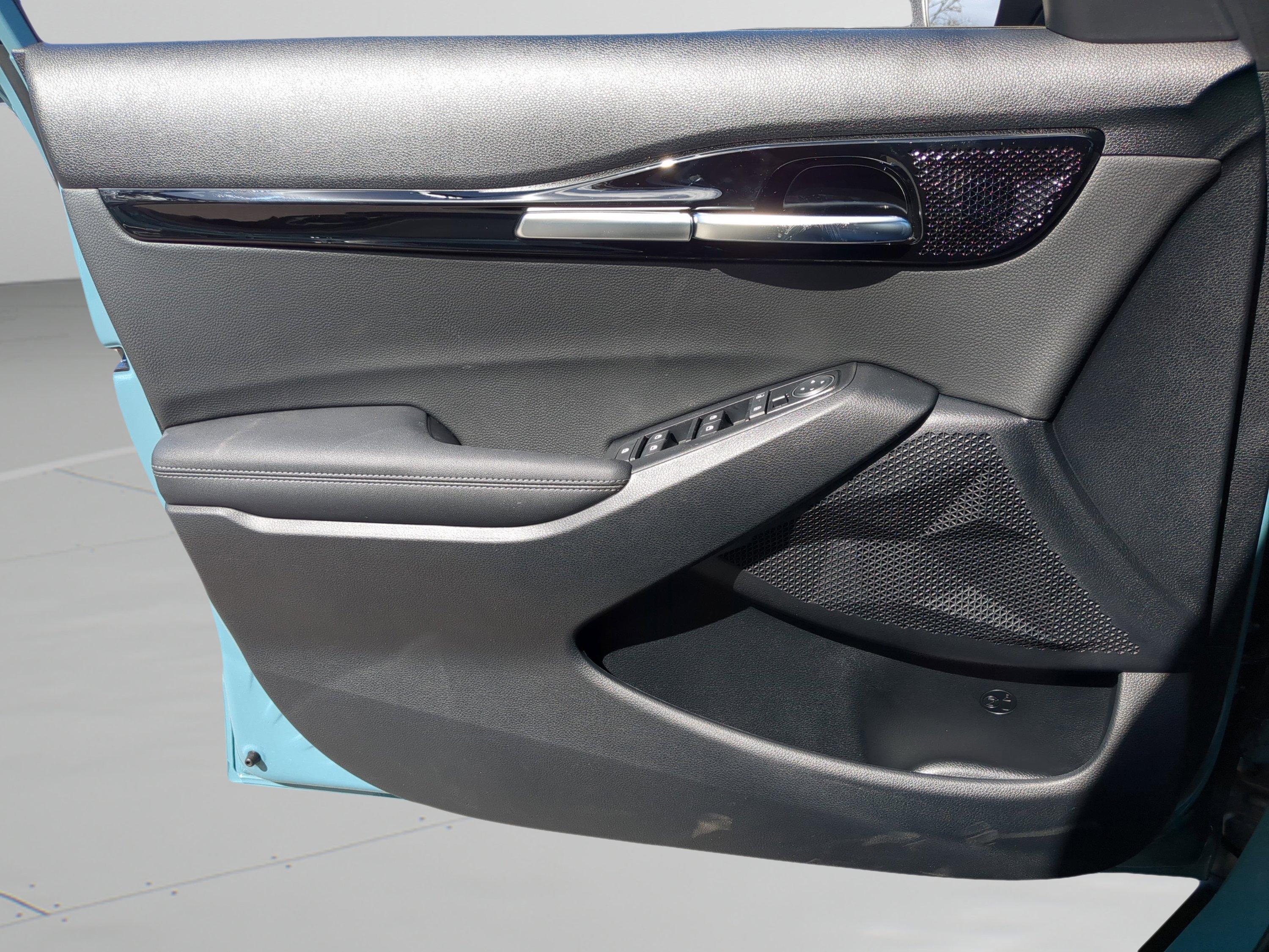New 2026 Pluton Blue/Black Roof Kia S image 15