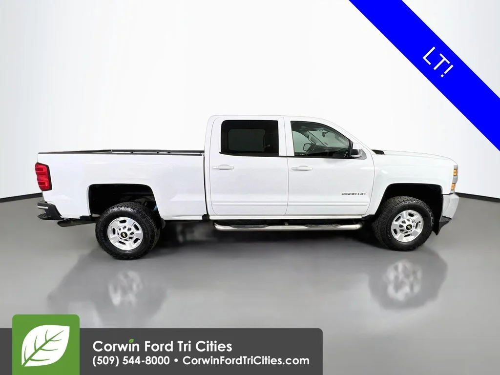 Used 2016 White Chevrolet LT image 17