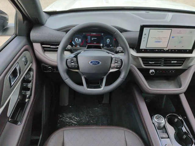 New 2026 Star White Metallic Tri-Coat Ford Platinum™ image 16