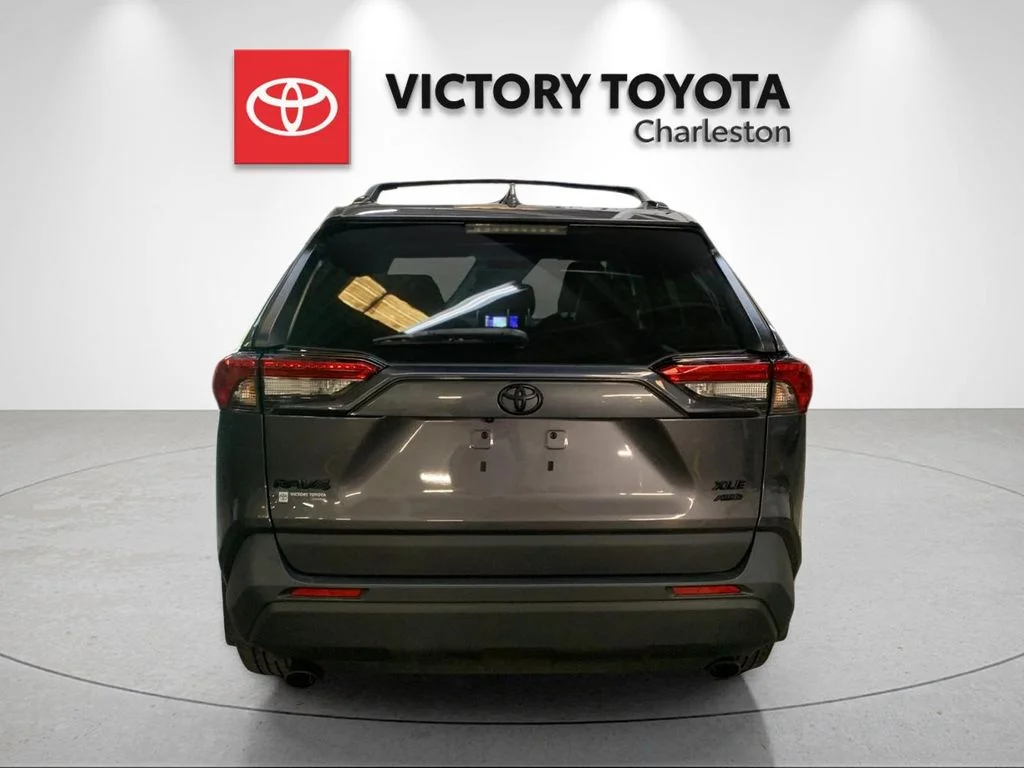 Used 2024 Gray Toyota XLE Premium image 4