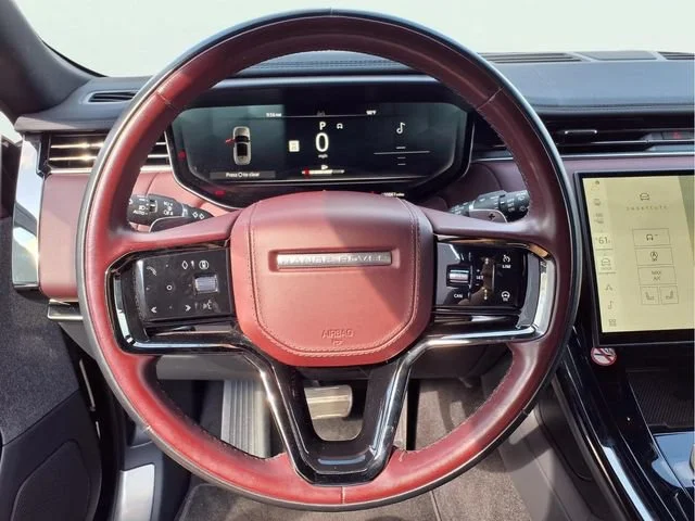 Used 2024  Land Rover Dynamic SE image 9