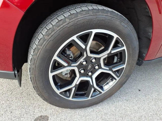 Used 2025 Red Ford Lariat image 6