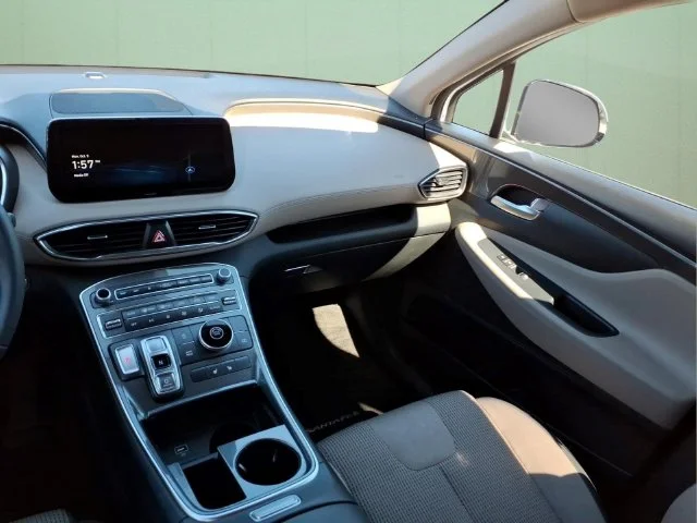 Used 2023 White Hyundai SEL image 17