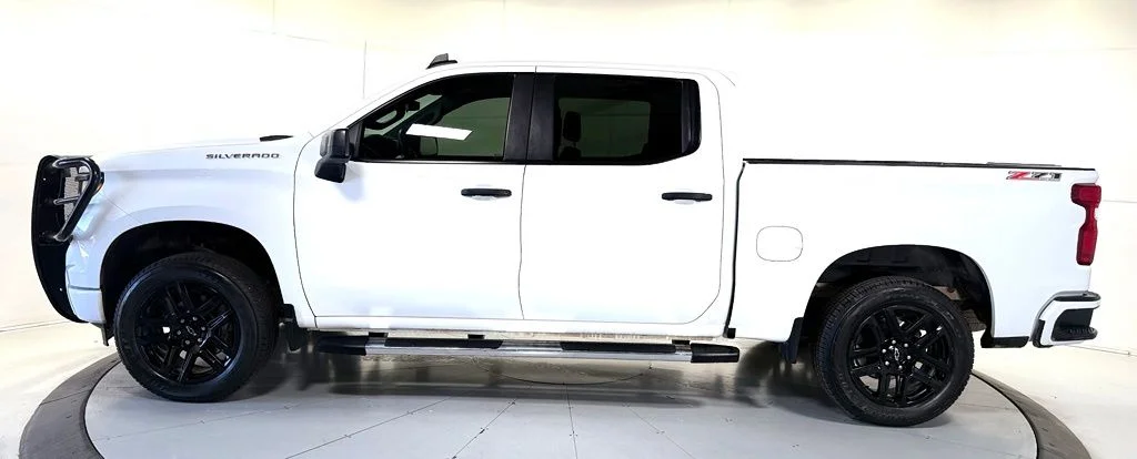Used 2024 White Chevrolet Custom image 8