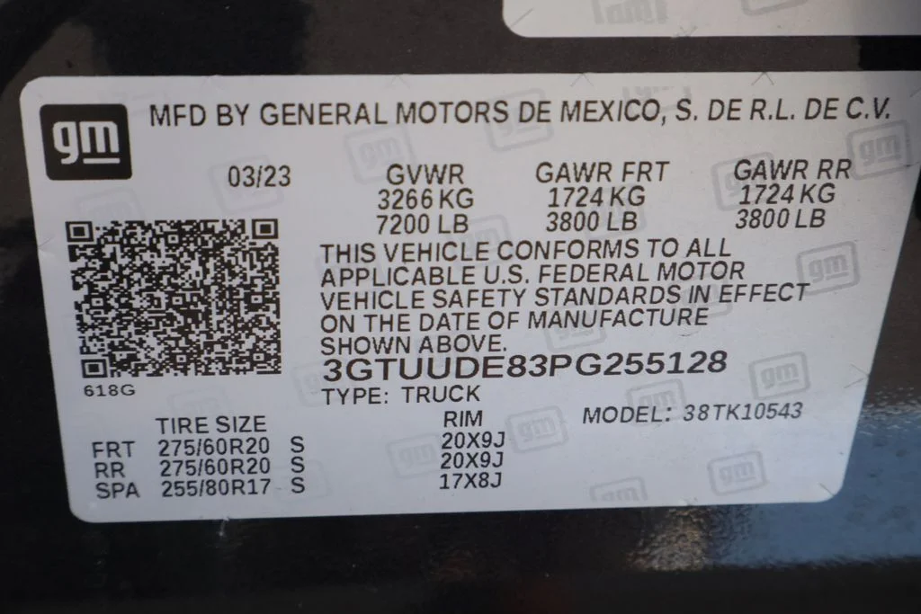 Used 2023 Silver GMC SLT image 33
