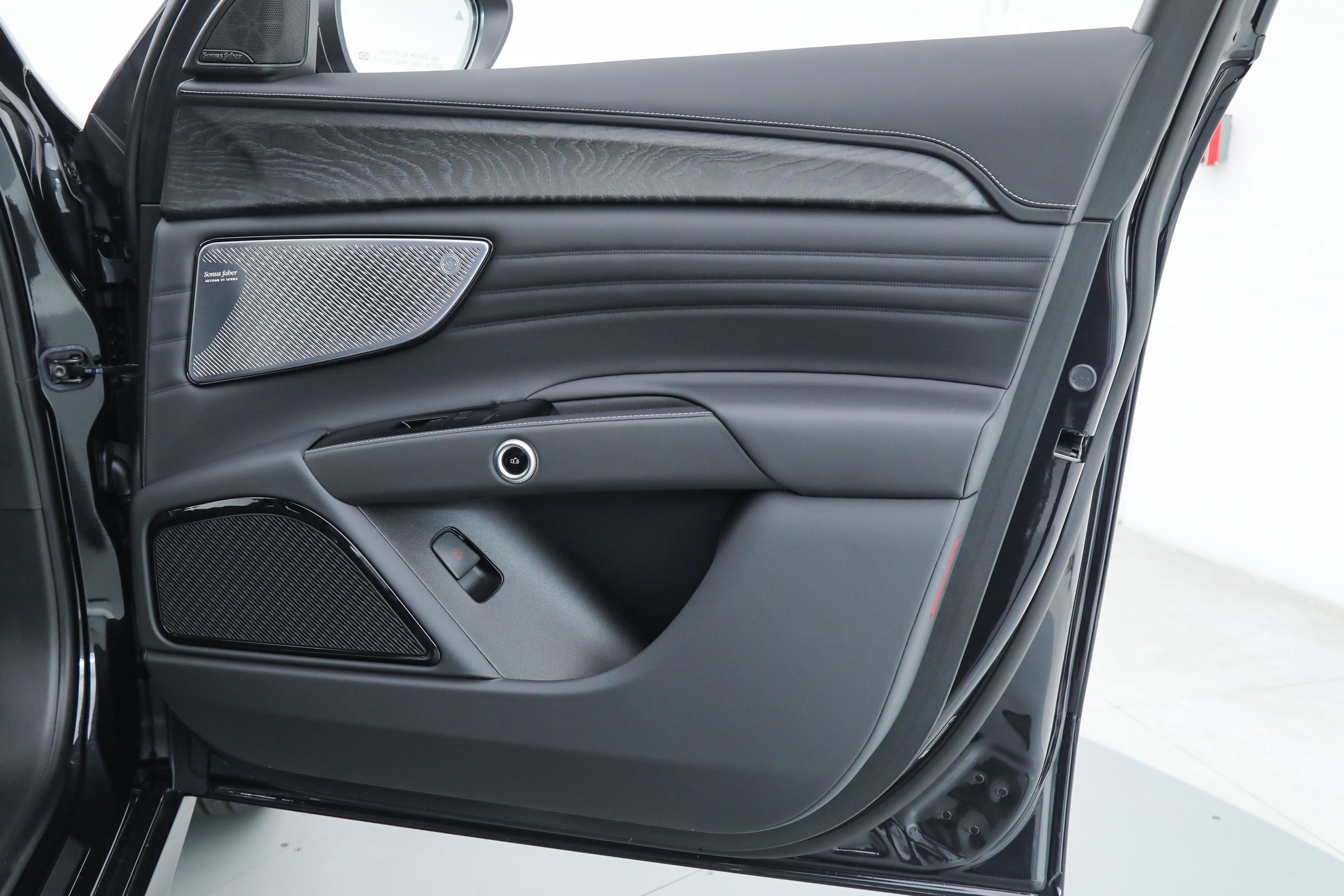 New 2025 Black Maserati  image 9