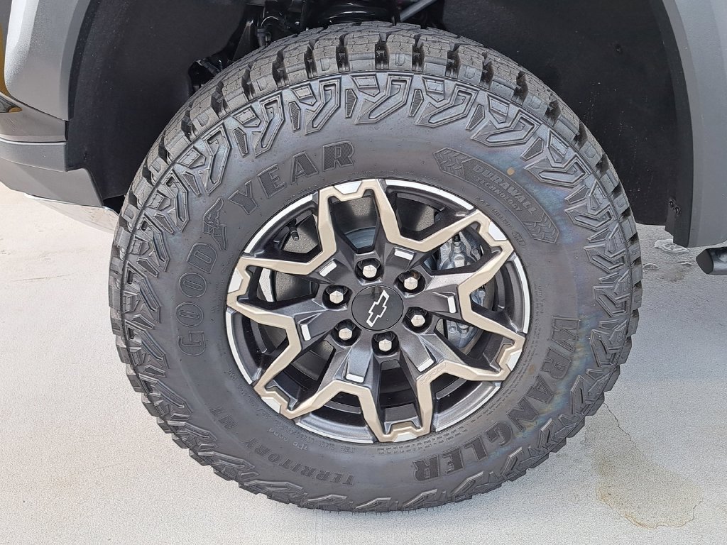 2026 Chevrolet Colorado ZR2 - Photo 16