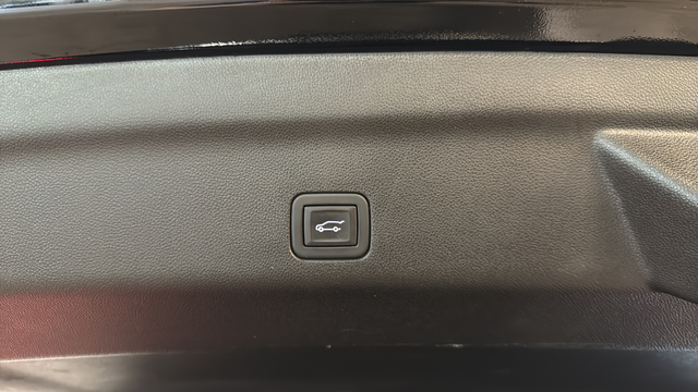 Used 2024 Onyx Black GMC Denali image 40