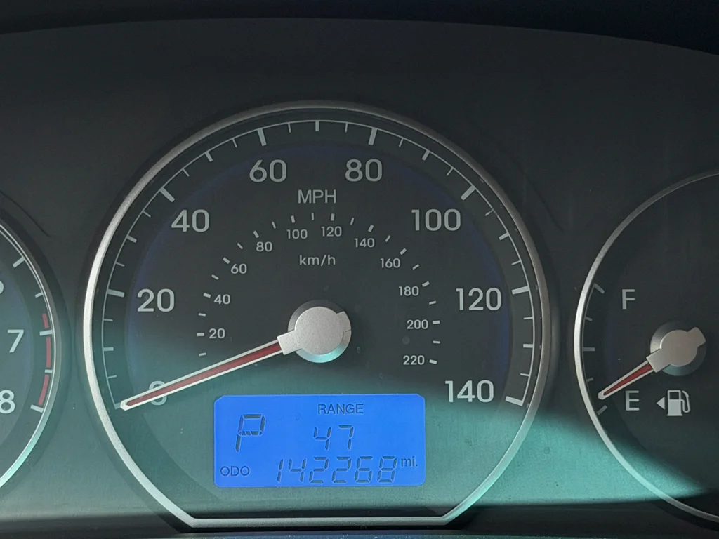 Used 2010 Radiant Silver Hyundai Limited image 29