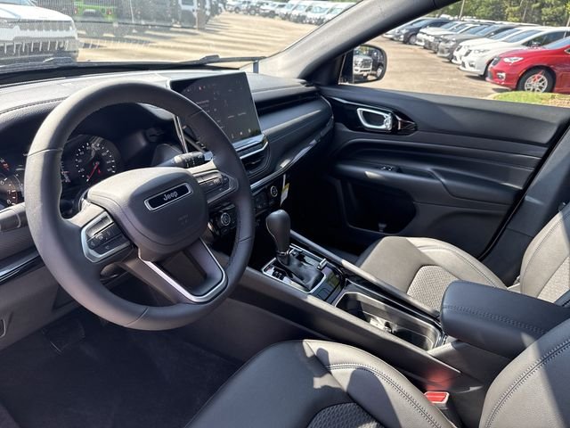 New 2026 White Jeep Latitude image 22