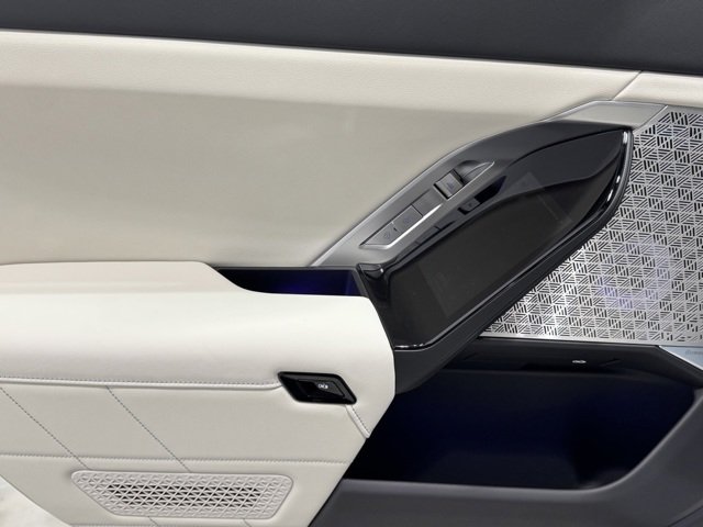 New 2026 Oxide Grey Metallic BMW 760i xDrive image 20