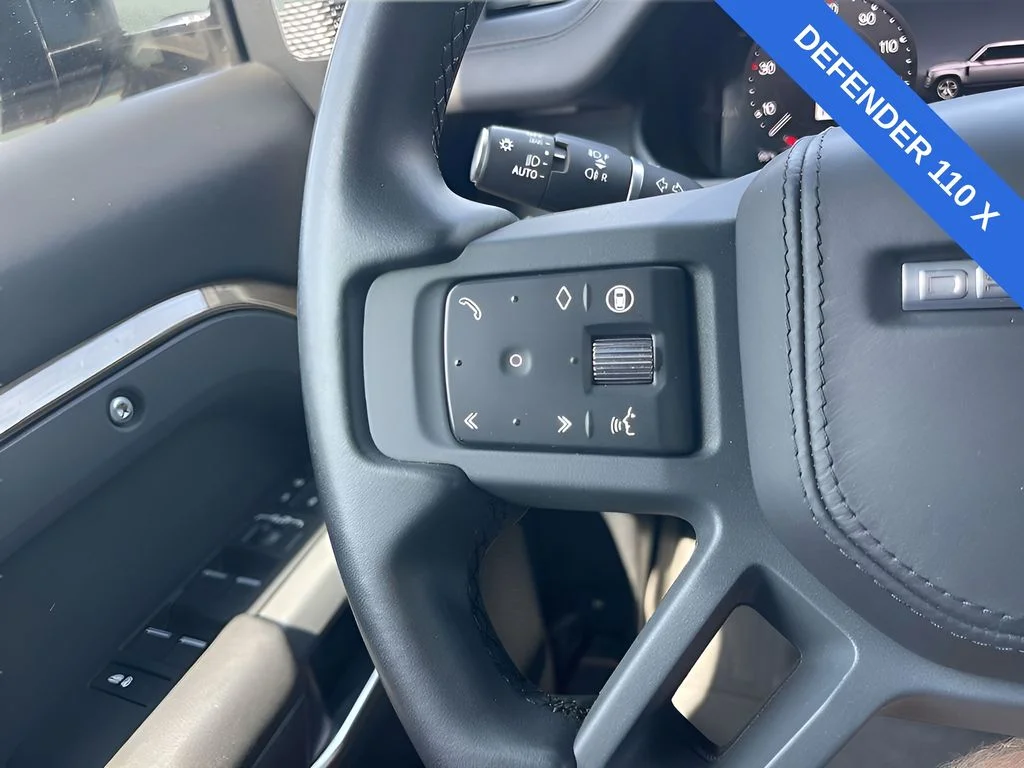 Used 2024  Land Rover X image 26
