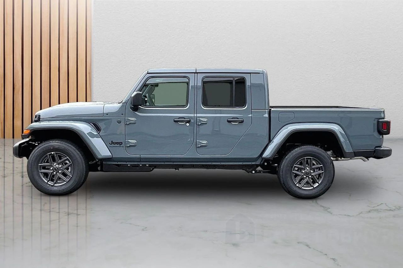 New 2026 Anvil Clear-Coat Exterior Paint Jeep Sport S image 6