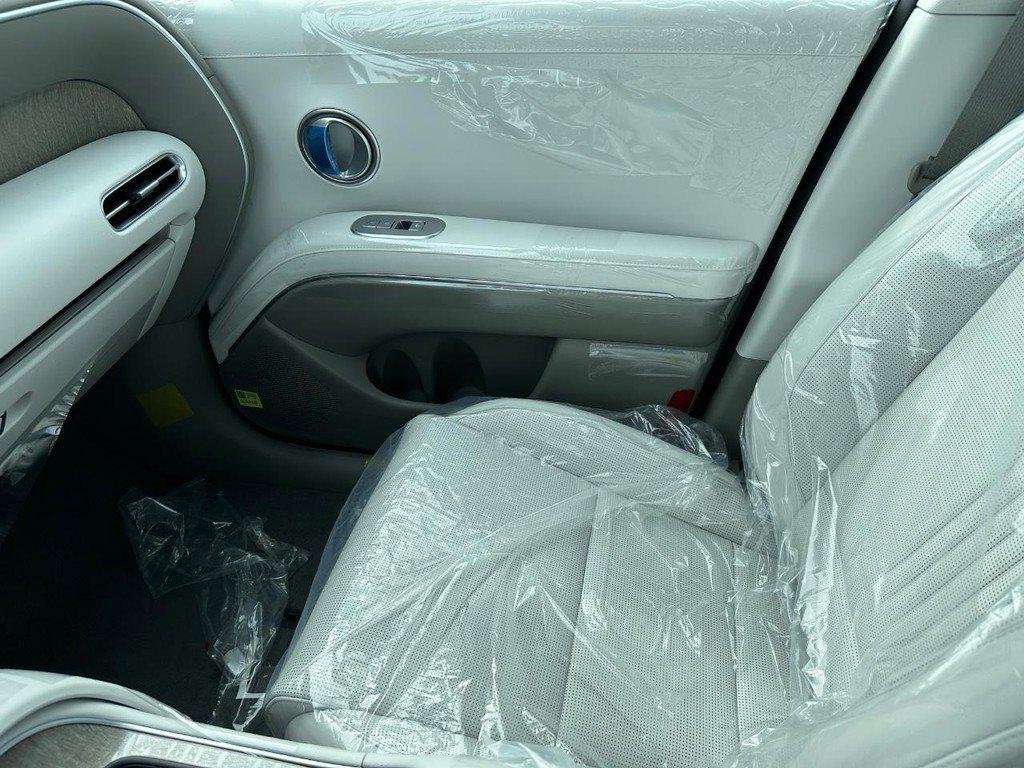New 2027 White Hyundai SEL AWD image 15