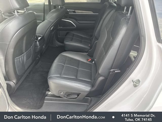 Used 2022 White Pearl Kia EX image 14
