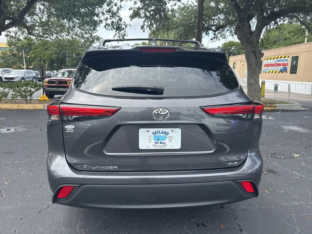Used 2020 Magnetic Gray Metallic Toyota XLE image 4