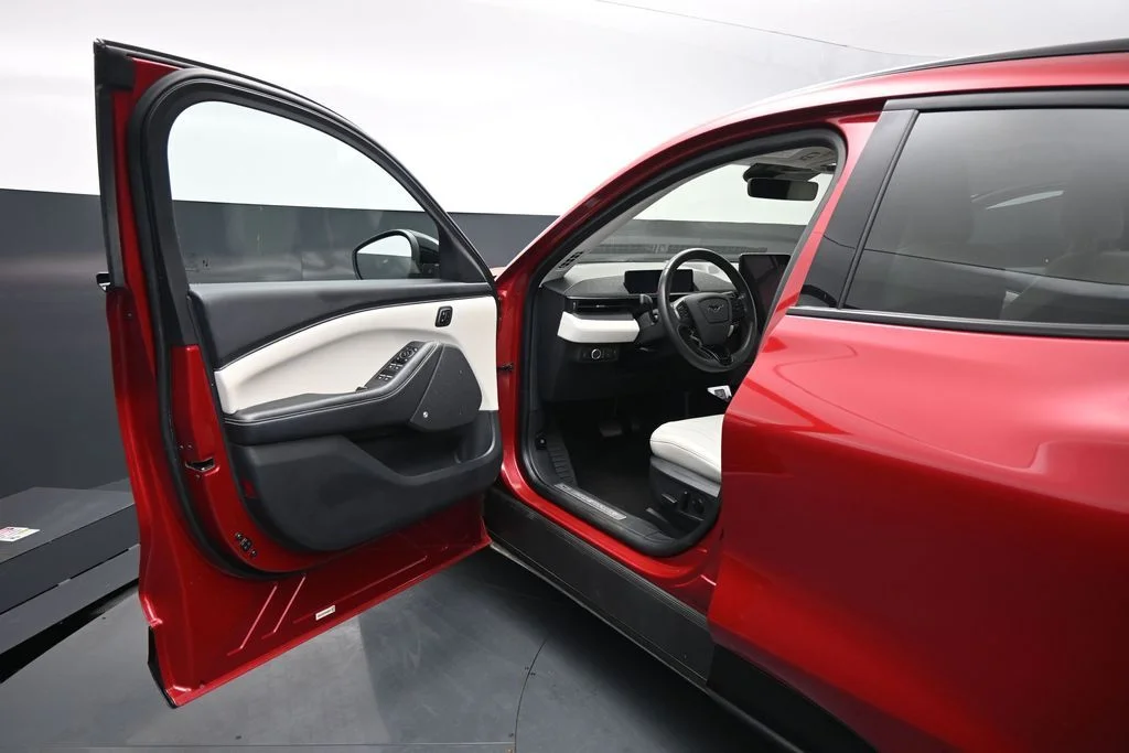 Used 2023 Red Ford Premium image 9