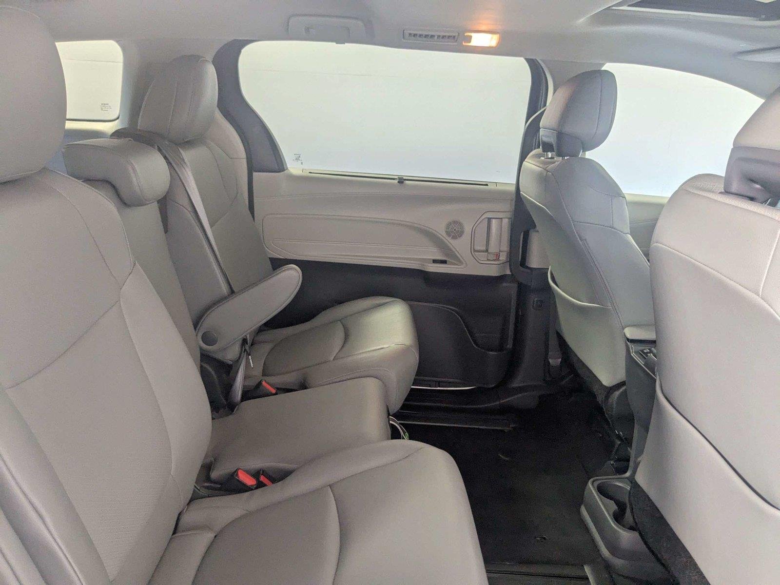 2024 Toyota Sienna XLE - Photo 31