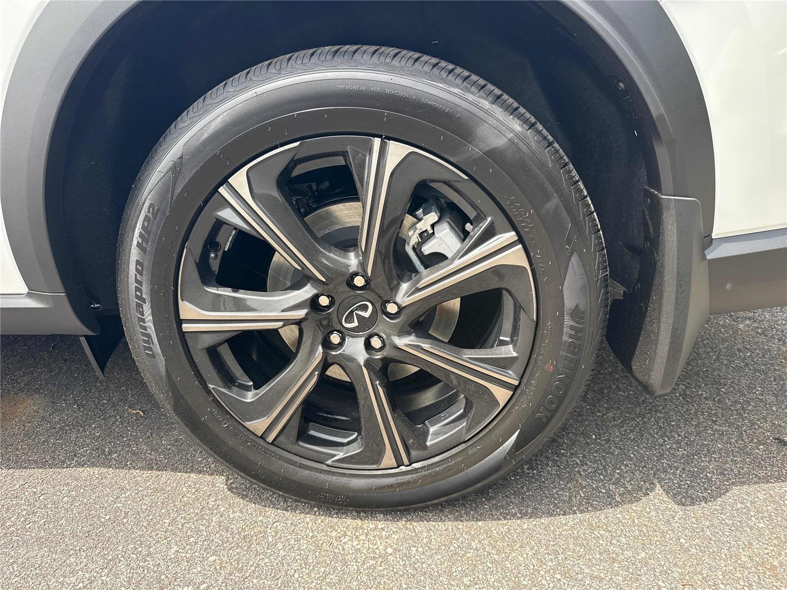 New 2027 2T RAD WHT INFINITI Autograph AWD image 33