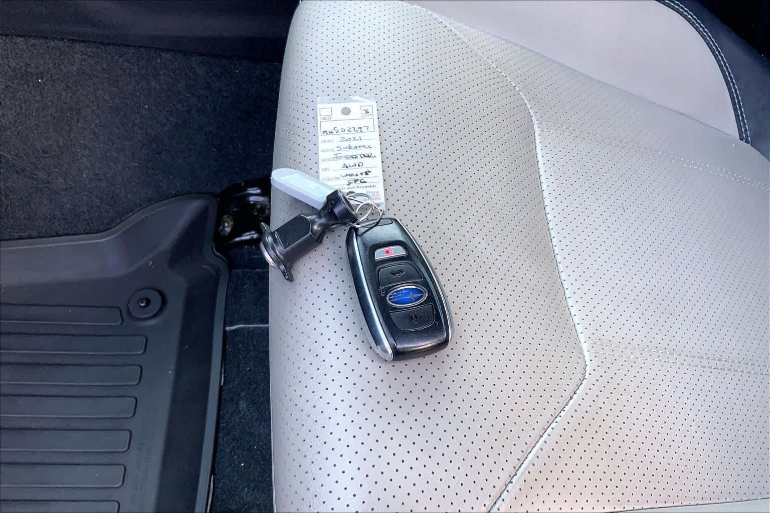 Used 2021 Crystal White Pearl Subaru Limited image 15