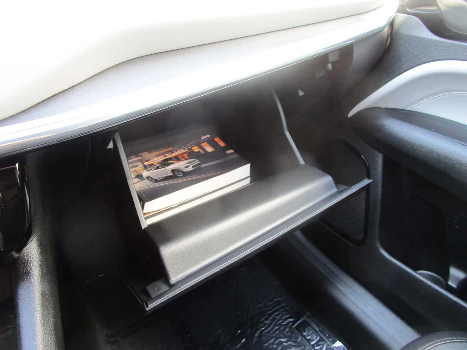 Used 2023 Bright White Clearcoat Jeep Limited image 26