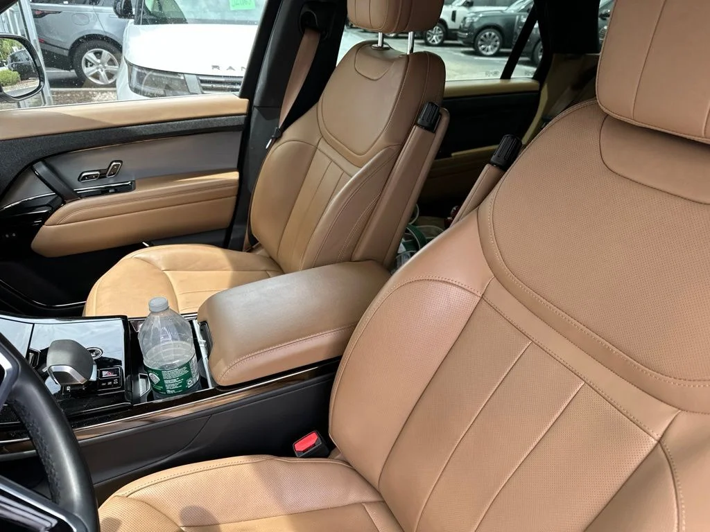 Used 2024  Land Rover SE image 4