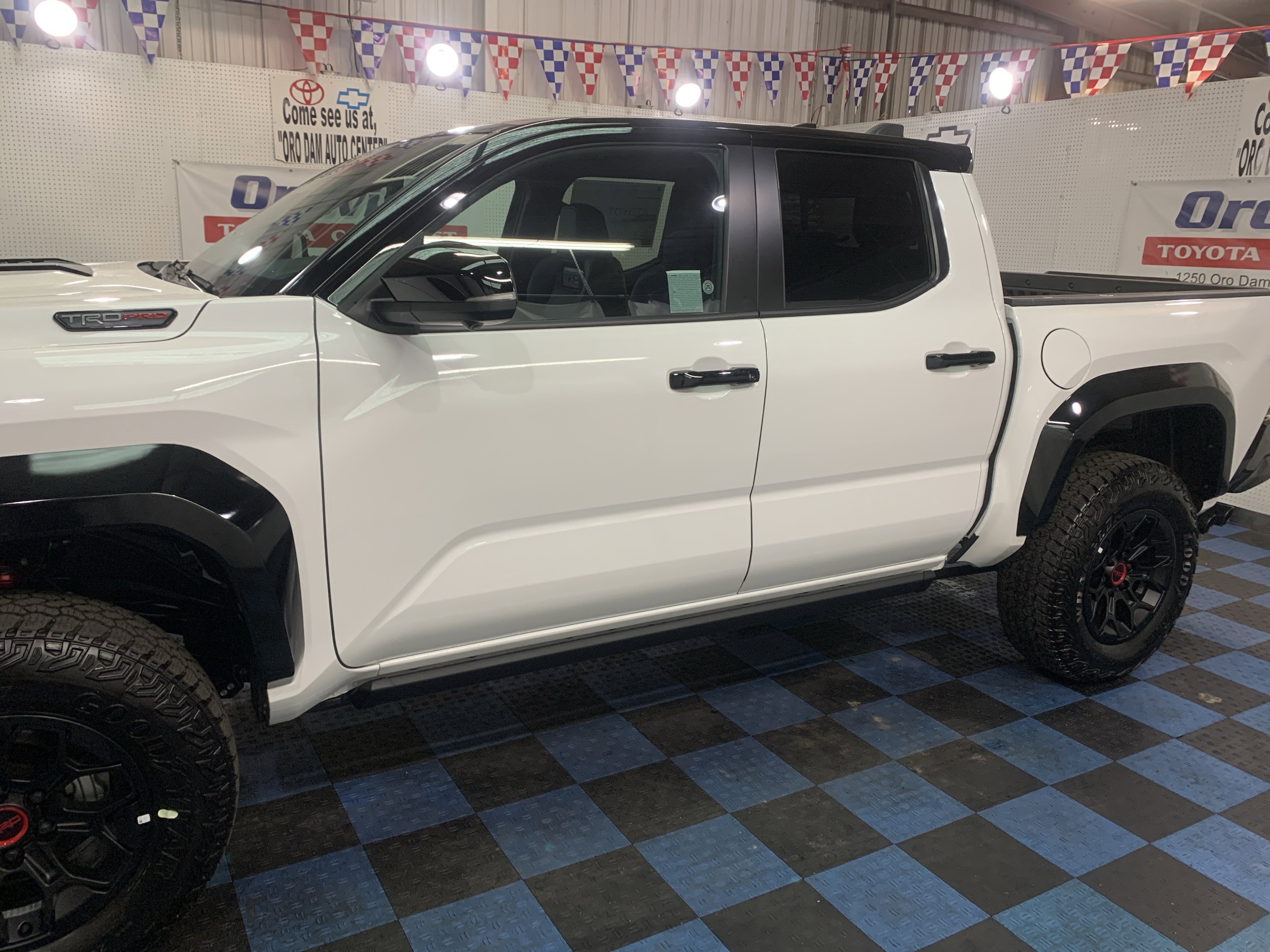 2025 Toyota Tacoma TRD Pro - Photo 2