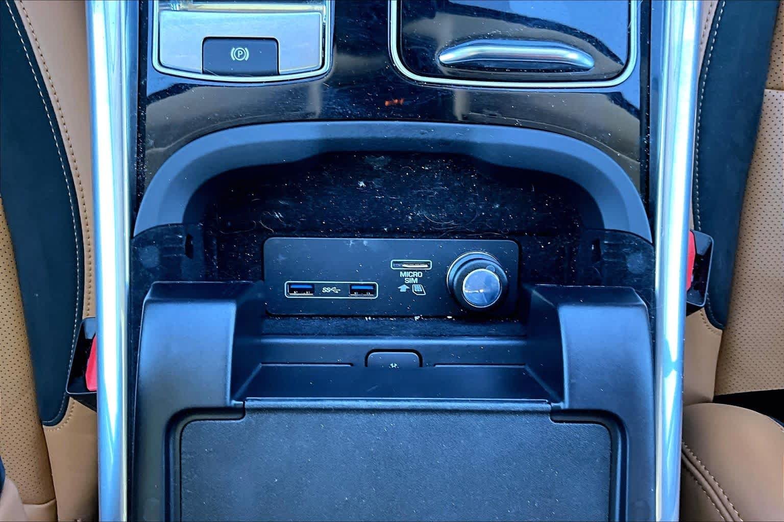 Used 2022 Fuji White Land Rover HSE Dynamic image 35