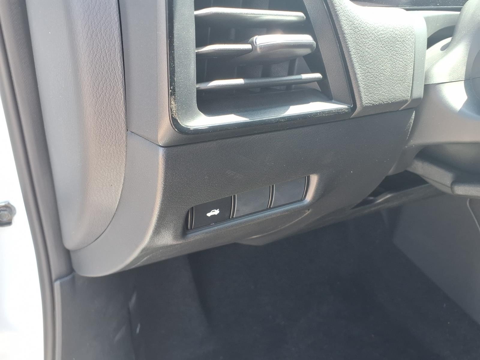2026 Nissan Sentra SR White at Robbins Nissan