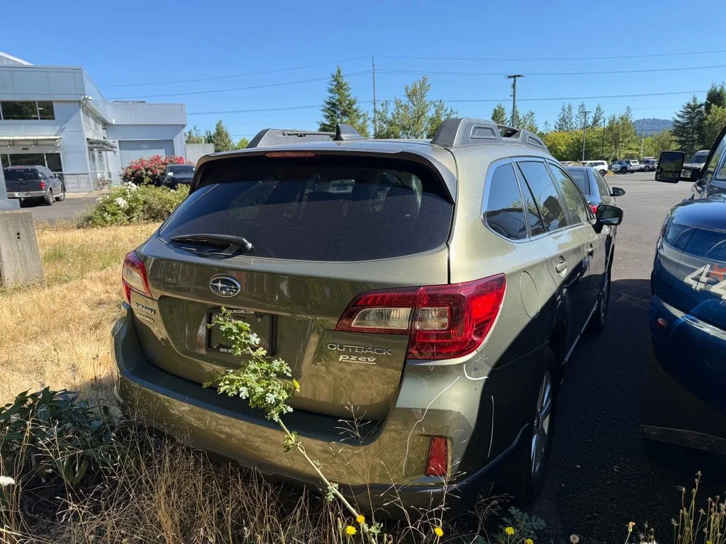 Used 2017 Green Subaru 2.5i Premium image 4