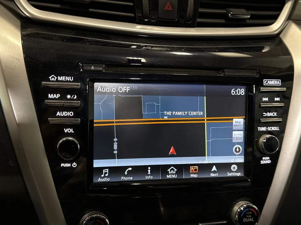 Used 2015 Silver Nissan SL image 22