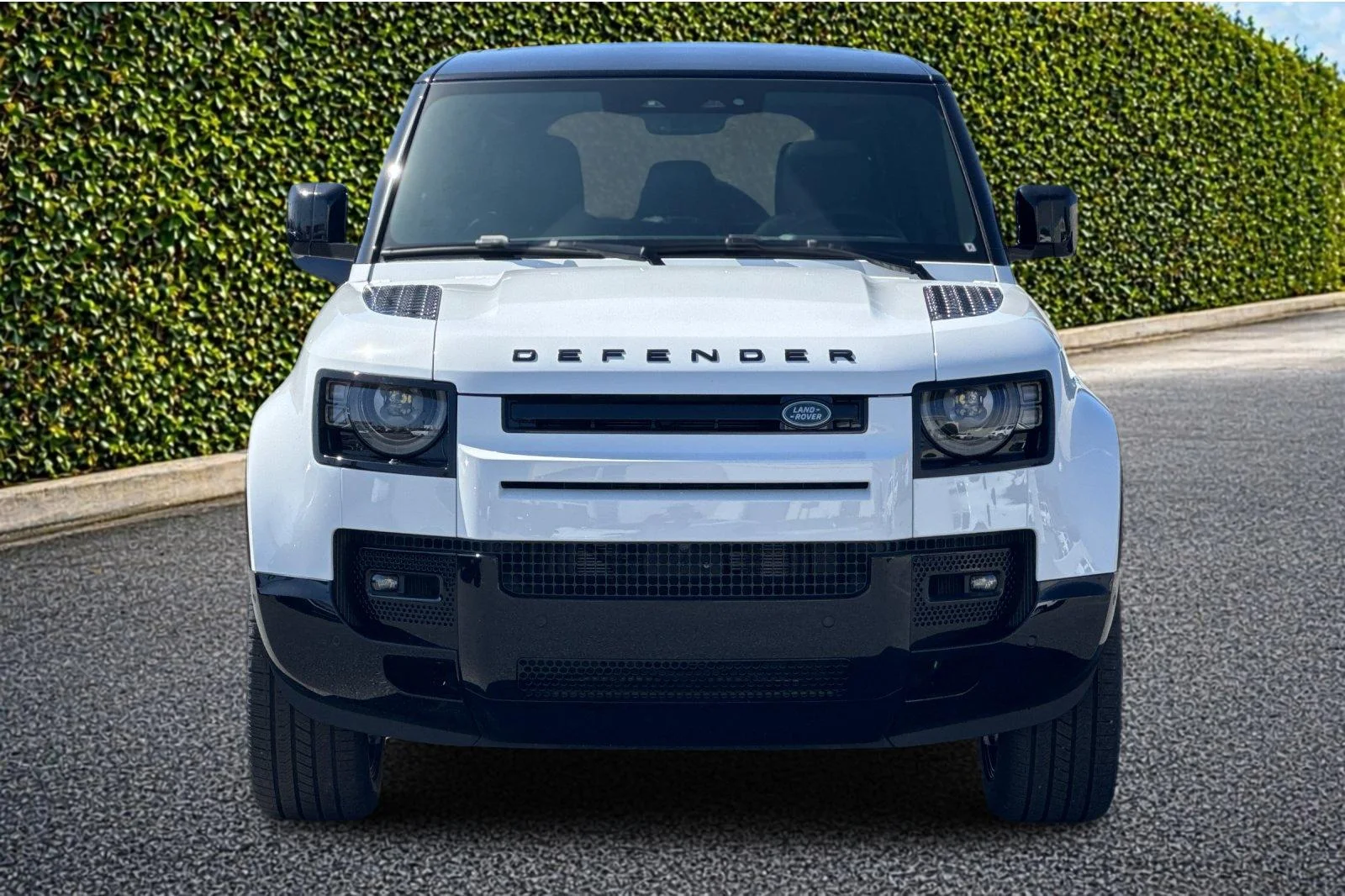 2025 Land Rover Defender X-Dynamic SE - Photo 9
