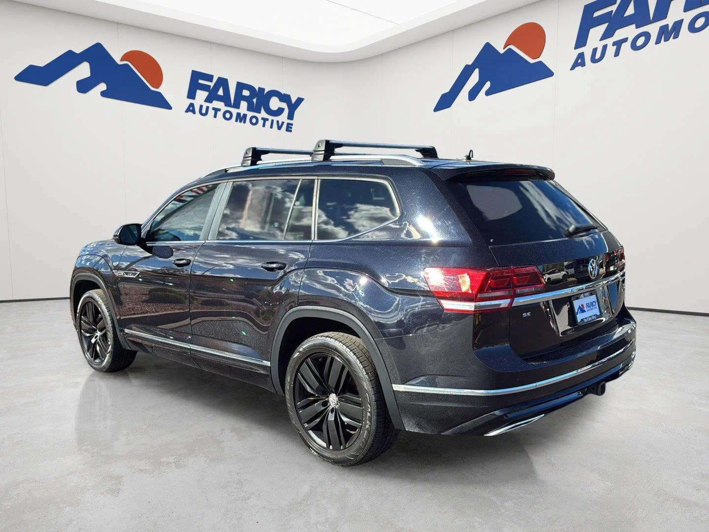 Used 2018 Deep Black Pearl Volkswagen 3.6L V6 SE w/Technology image 7