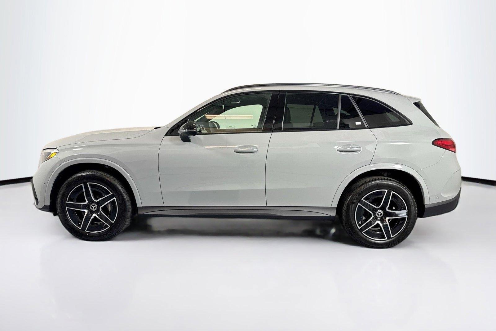 New 2026 Manufaktur Alpine Grey Mercedes-Benz GLC 300 image 8