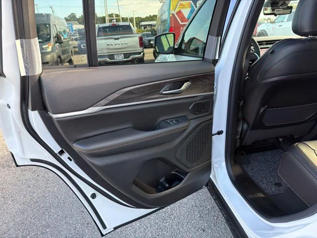 New 2026 White/off-white Jeep  image 10