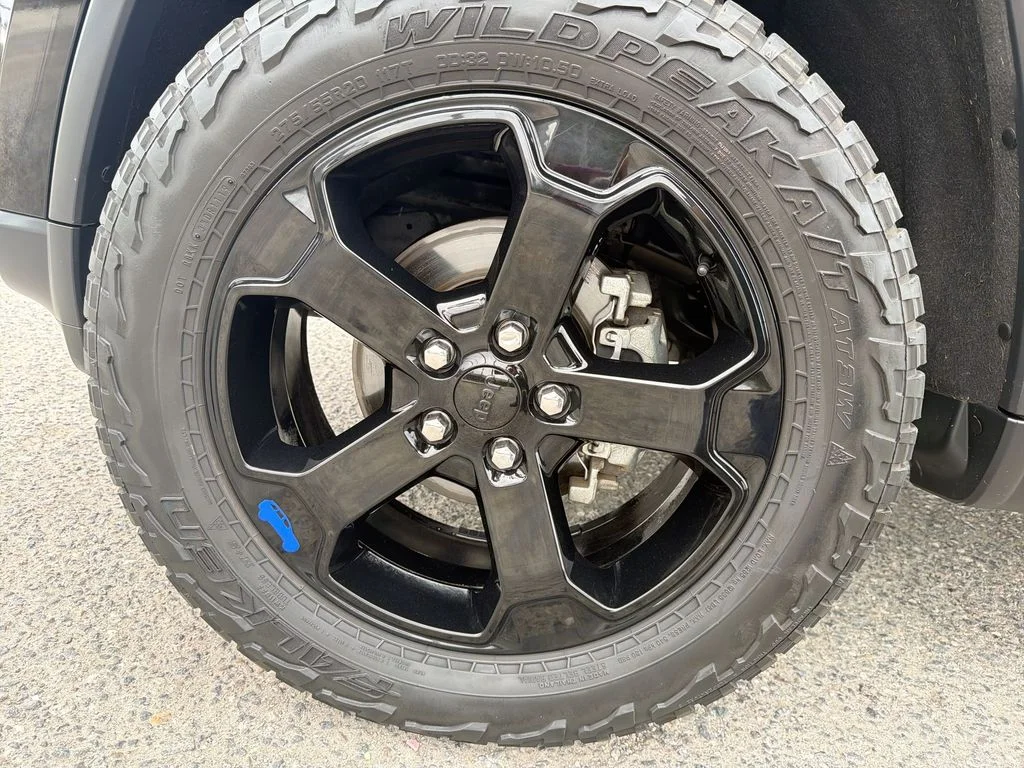 Certified Used 2019 Black Jeep Laredo image 18