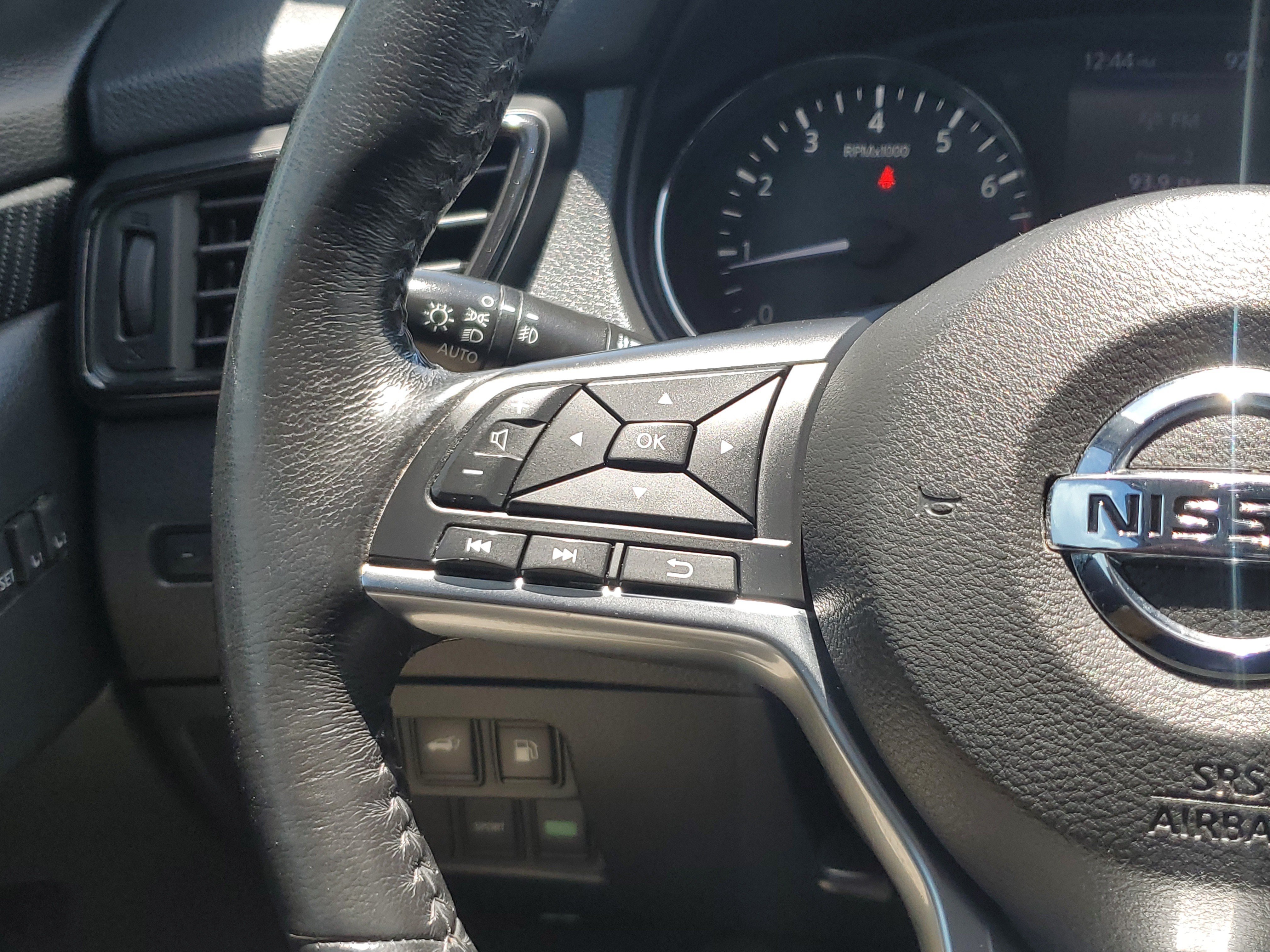 Used 2018 Gun Metallic Nissan SL image 25