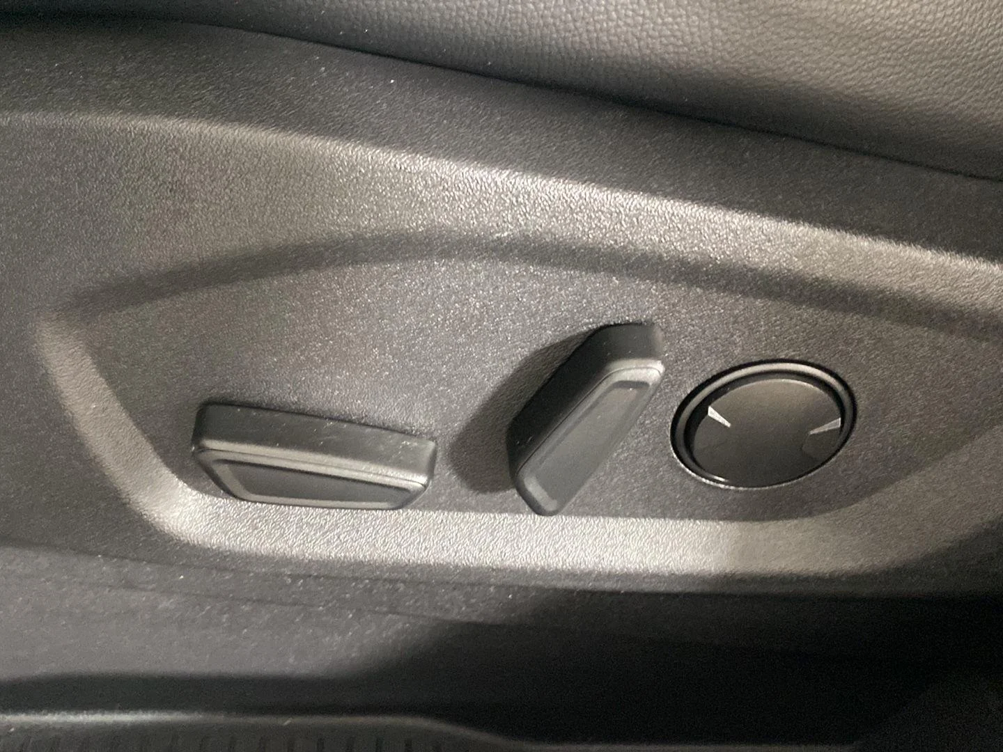 Used 2022 Iconic Silver Ford SEL image 14
