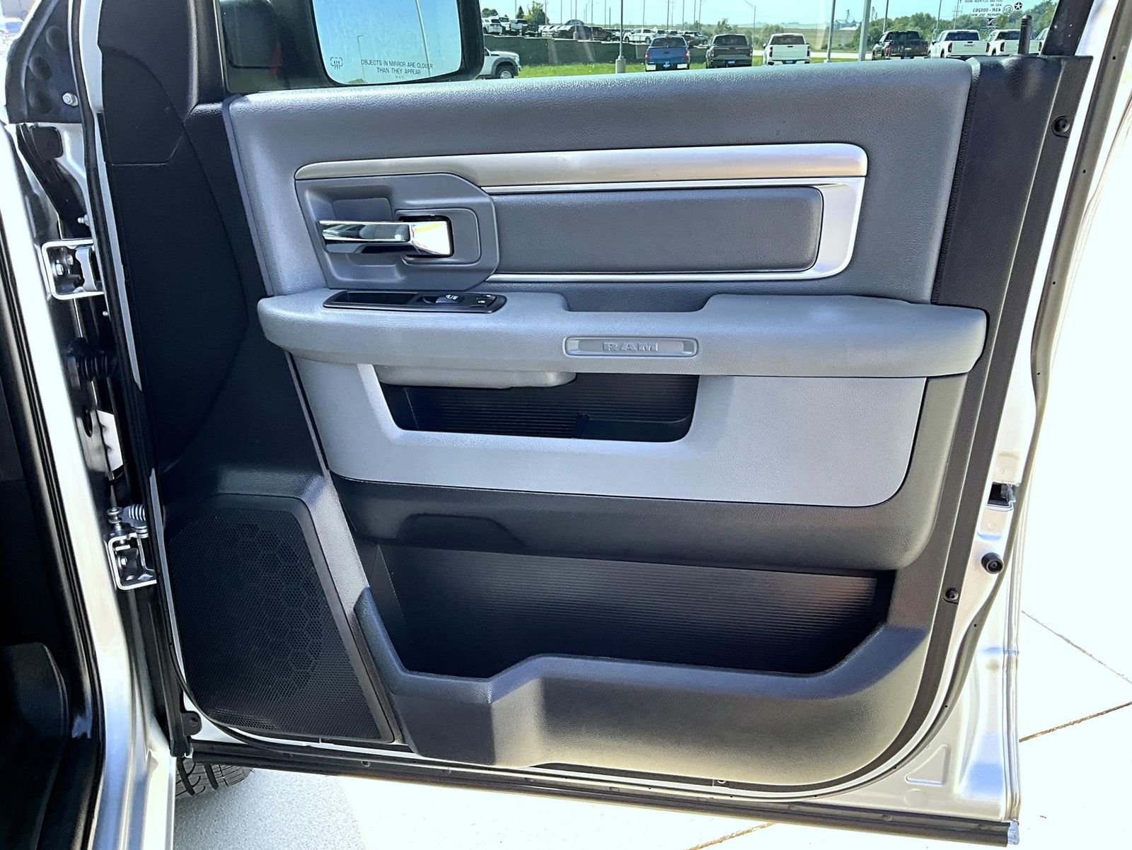 Used 2018 Bright Silver Clearcoat Metallic Ram Big Horn image 18