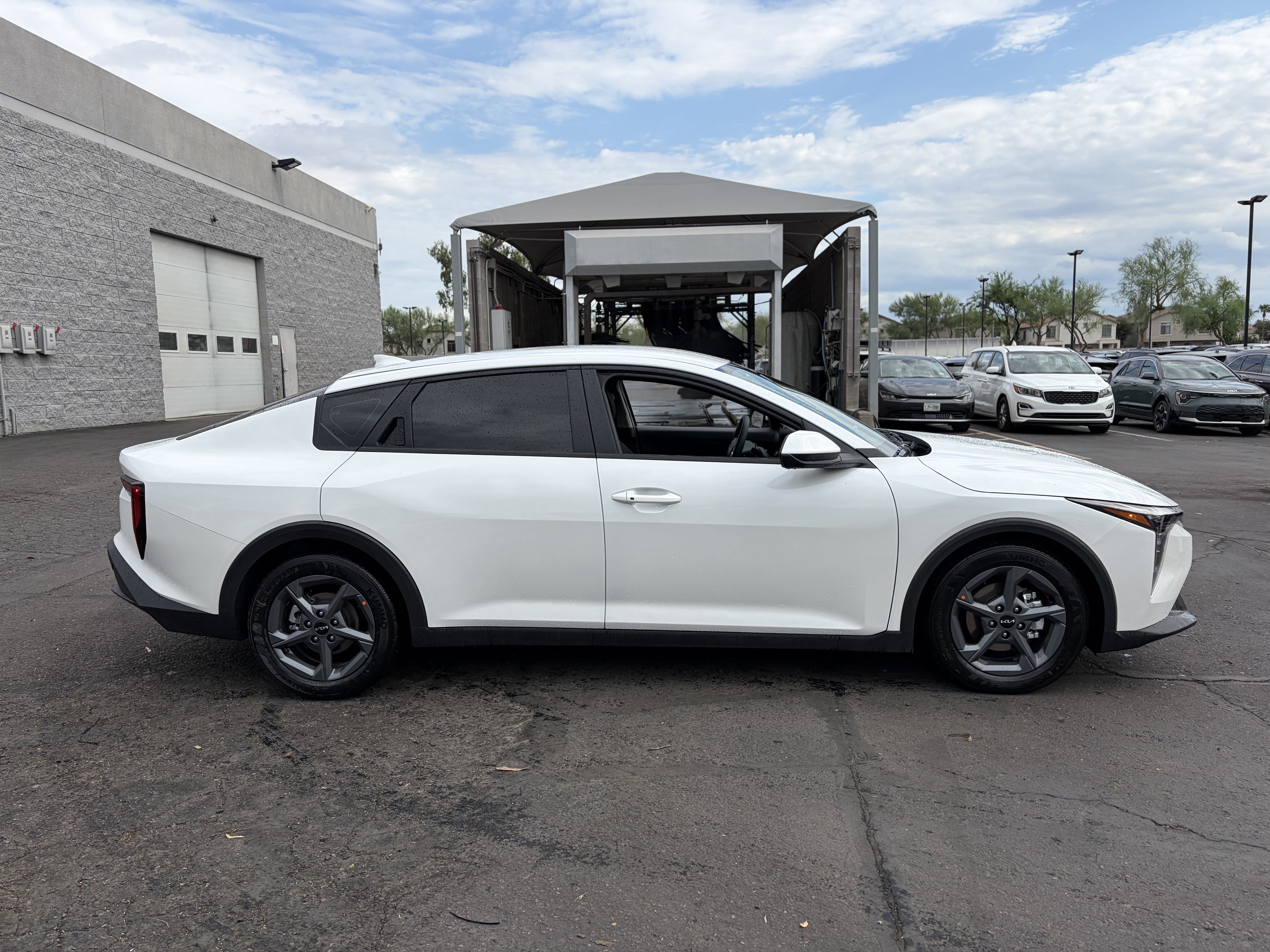 New 2026 Snow White Pearl Kia LXS image 2