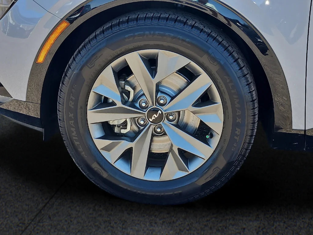 Used 2024 Gray Kia SX image 8