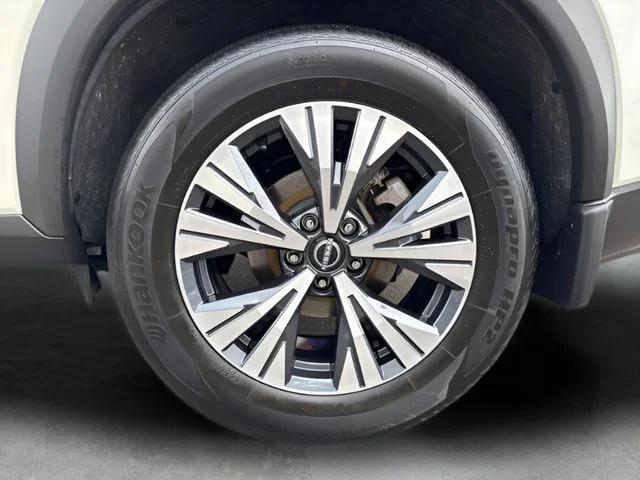 Used 2023 White Nissan SV image 38