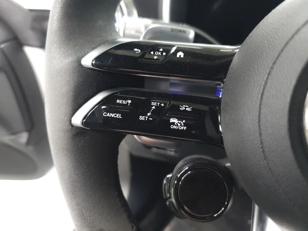 Used 2022 MANUFAKTUR Moonlight White Magno Mercedes-Benz SL 63 AMG® image 12