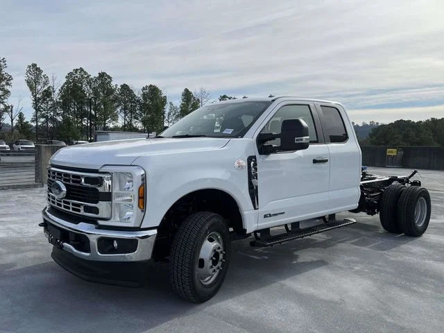 New 2026 Oxford White Ford F-350® XL image 7