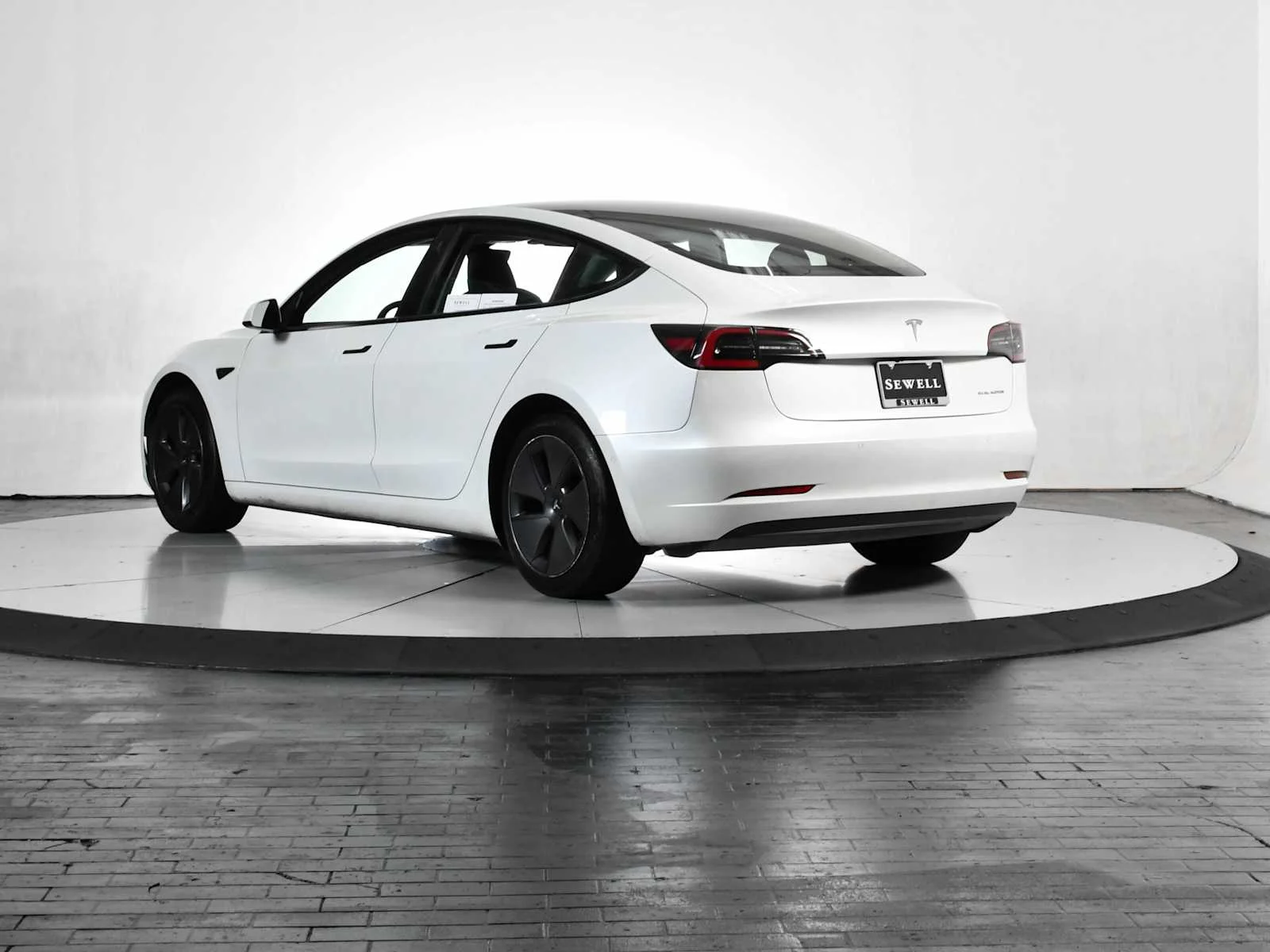 Used 2022 Pearl White Multi-Coat Tesla Long Range image 4